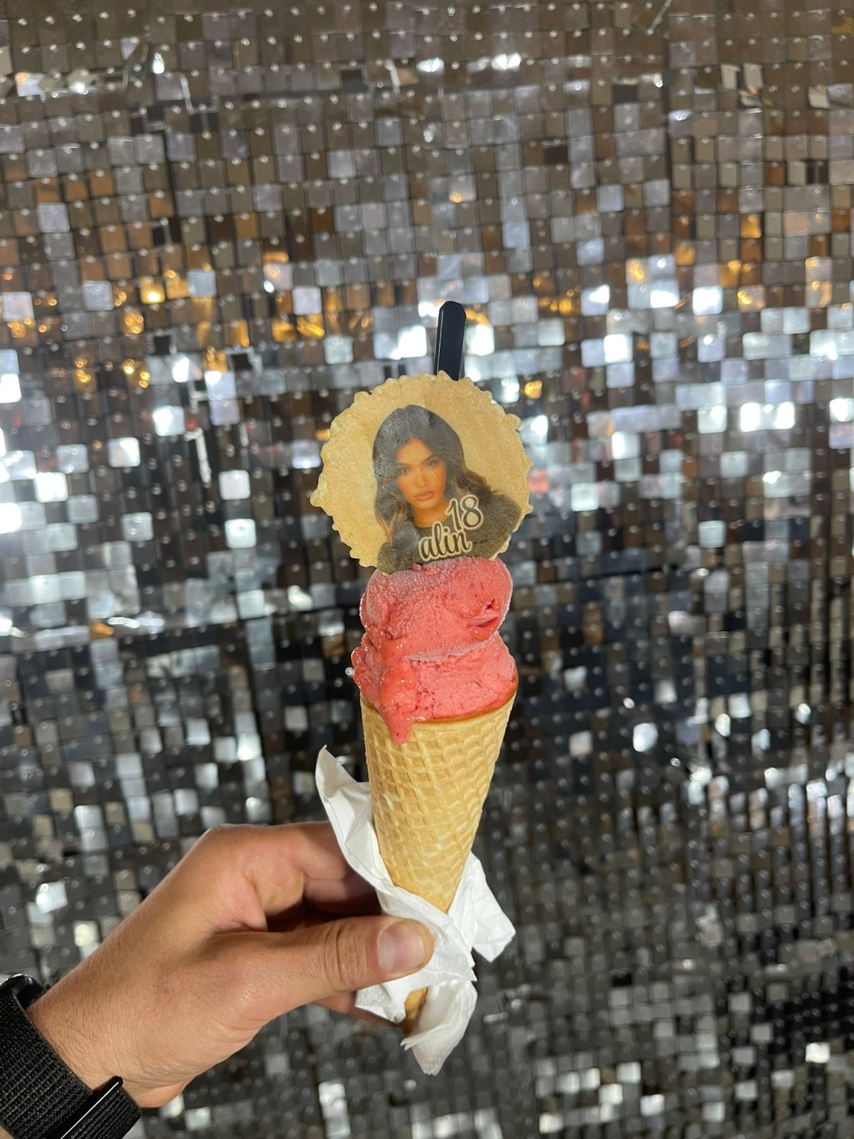 דיסקית וופל ממותגת עם לוגו