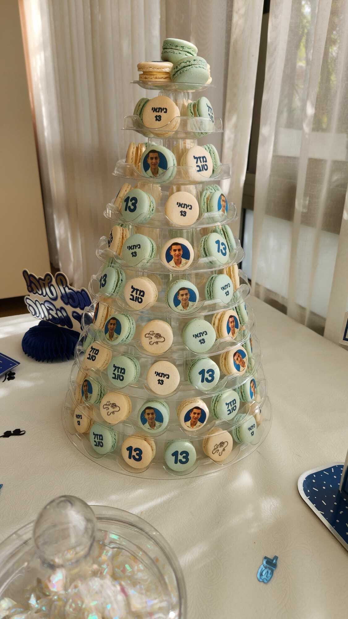 מגדל 100 מקרונים ממותגים מבט 1