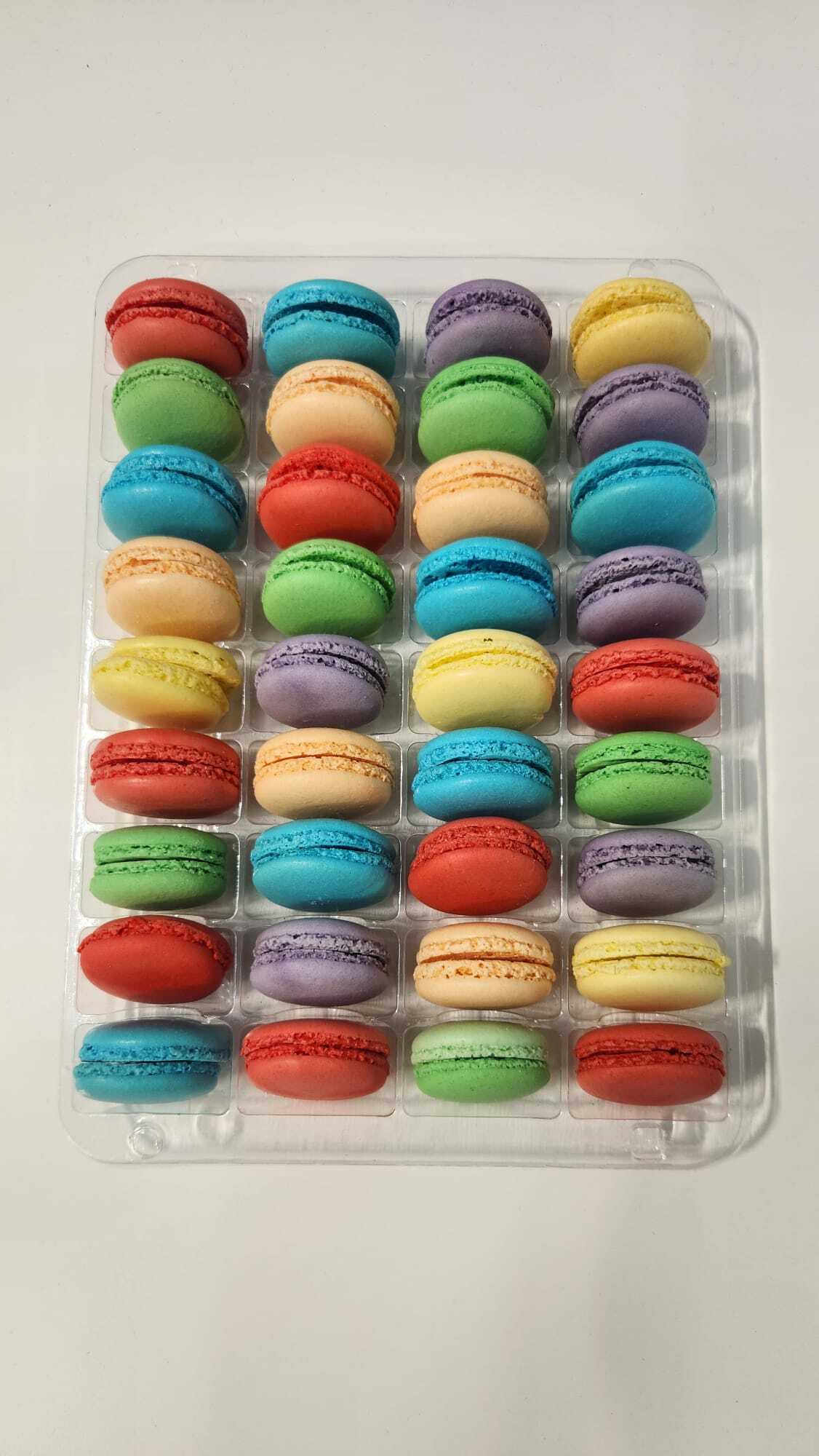 קינוח אישי ממותג עם דגל הגאווה
