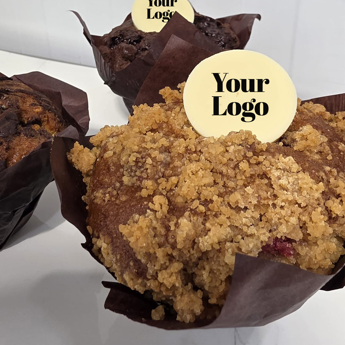 מאפינס ממותגים עם לוגו